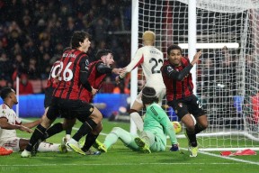 九州体育-包含利物浦客场不敌伯恩茅斯，客场困墧频发的词条