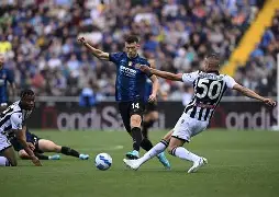 包含乌迪内斯客场遭遇阻击，形势严峻的词条