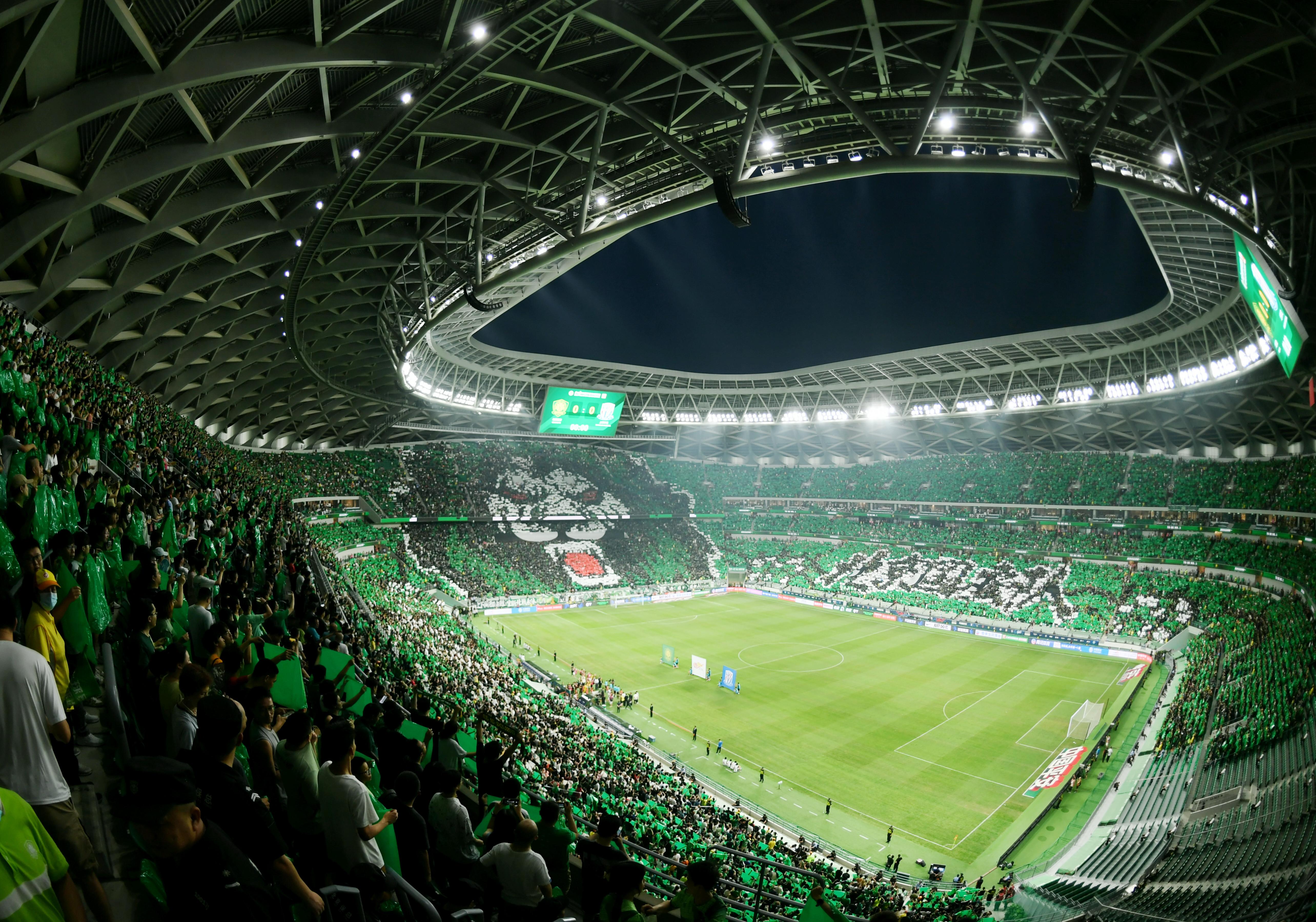 关于足球比赛场馆和设施升级改造进行中的信息