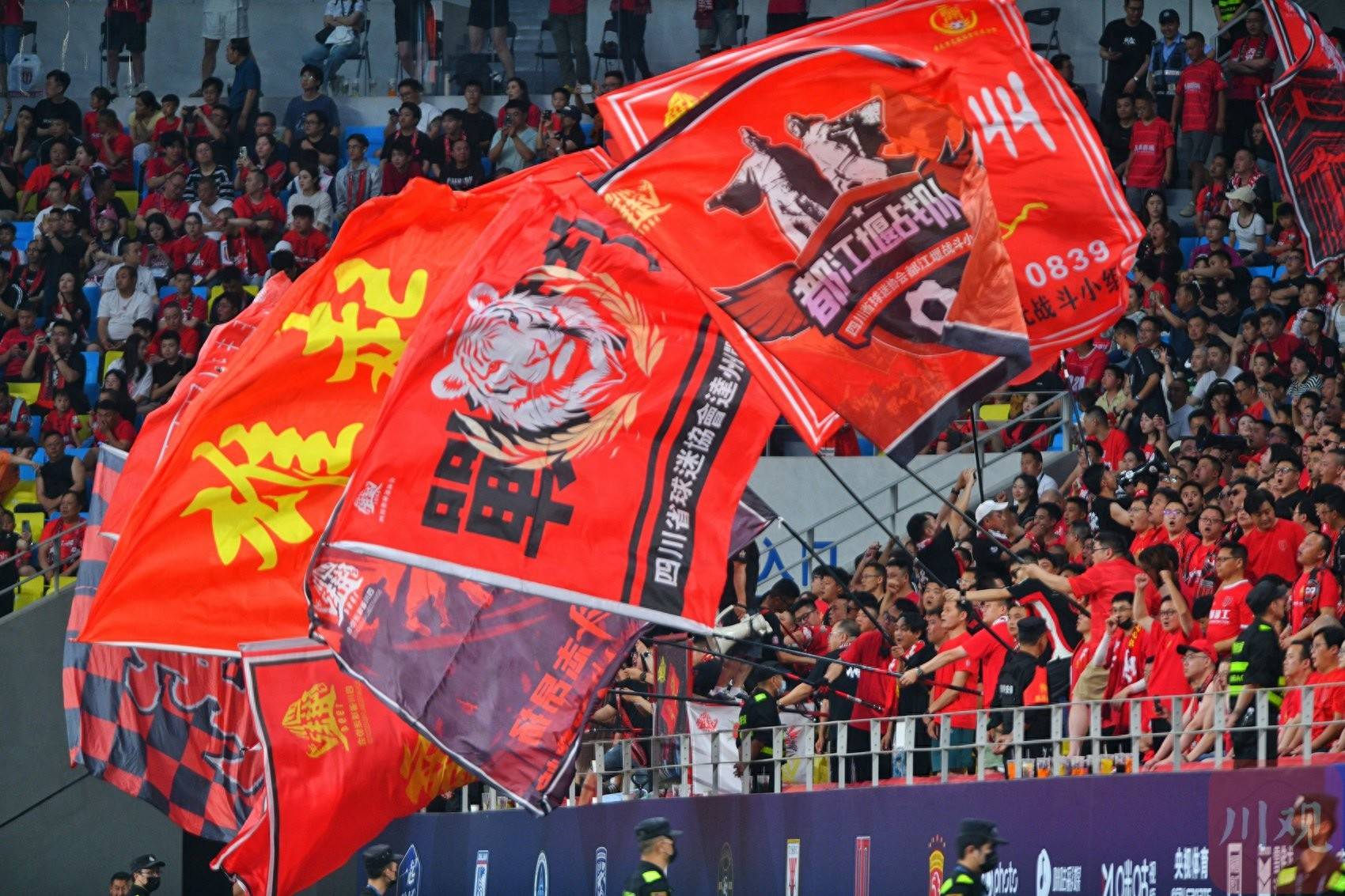 火爆对决再掀波澜,足球赛事燃情开战的简单介绍 火爆对决再掀波澜,足球赛事燃情开战的简单介绍